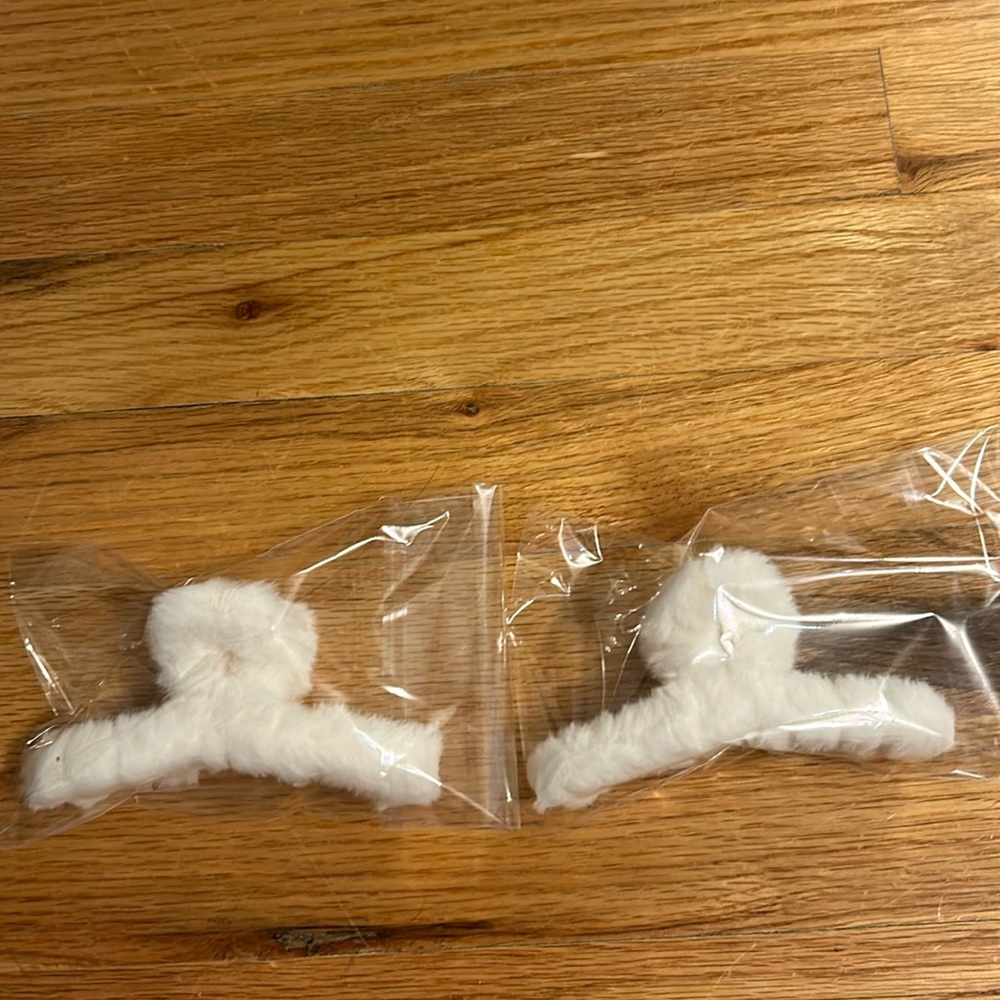 Fluffy claw clips